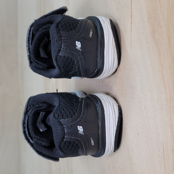 New Balance 680v5 TechRide Black/White Toddler Running Shoes - Picture 6 of 10